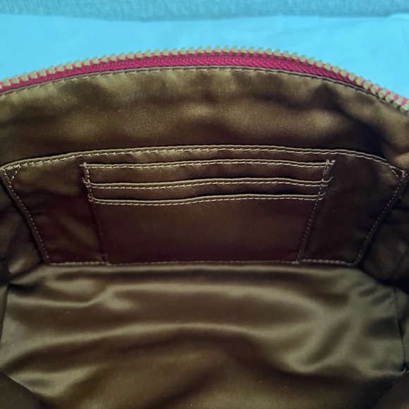 Vintage! Coach wristlet in deep red with gold hardware - Picture 6 of 9